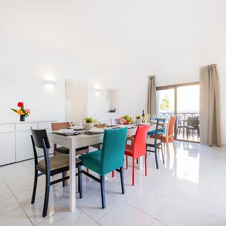 Villa In Albufeira Near Sea Beach Vila *